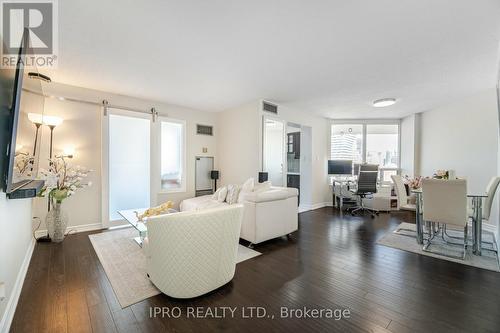 2602 - 550 Webb Drive, Mississauga, ON - Indoor Photo Showing Living Room