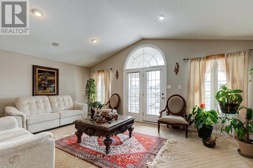 1781 Kyle Court, London, ON - Indoor Photo Showing Living Room