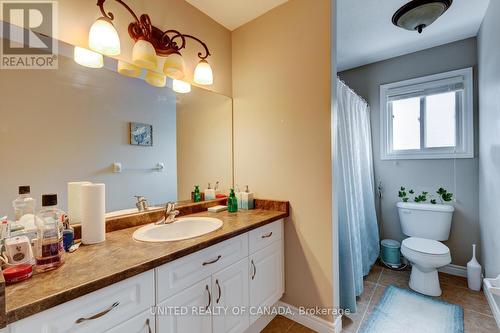 1781 Kyle Court, London, ON - Indoor Photo Showing Bathroom