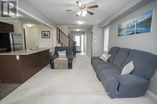 231 Blackburn Drive, Brantford, ON - Indoor Photo Showing Living Room