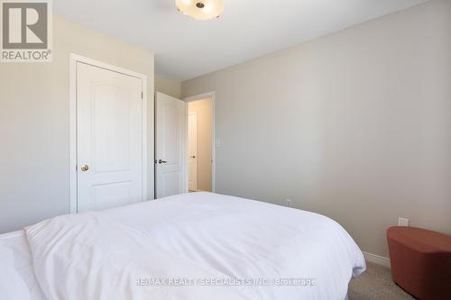 35 - 24 Kenyon Crescent, Grimsby, ON - Indoor Photo Showing Bedroom