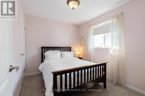 35 - 24 Kenyon Crescent, Grimsby, ON - Indoor Photo Showing Bedroom