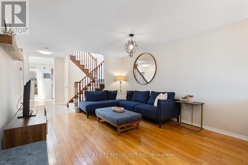 35 - 24 Kenyon Crescent, Grimsby, ON - Indoor Photo Showing Living Room