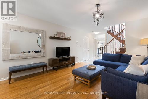 35 - 24 Kenyon Crescent, Grimsby, ON - Indoor Photo Showing Living Room