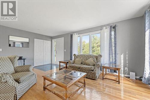 3992 Devine Road, Ottawa, ON - Indoor Photo Showing Living Room