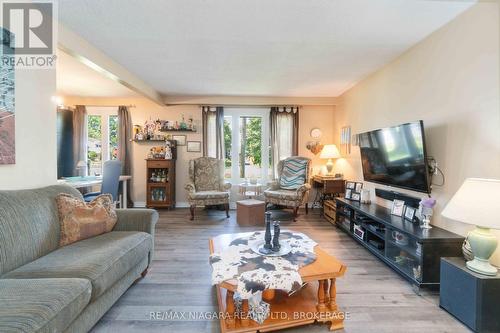 262 First Avenue, Welland (767 - N. Welland), ON - Indoor Photo Showing Living Room