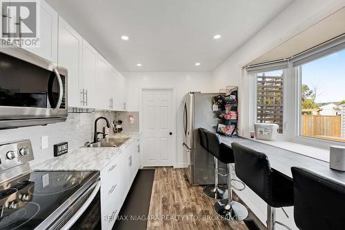 4377 Fifth Avenue, Niagara Falls (210 - Downtown), ON - Indoor Photo Showing Kitchen With Double Sink With Upgraded Kitchen