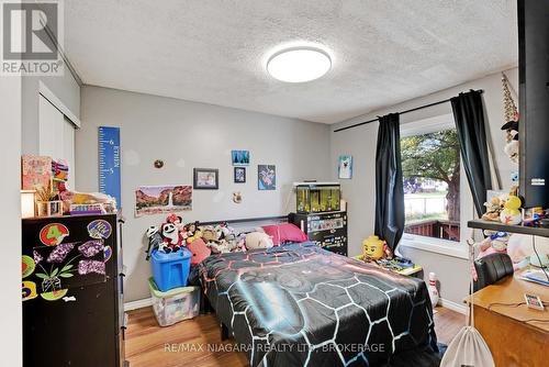 4377 Fifth Avenue, Niagara Falls (210 - Downtown), ON - Indoor Photo Showing Bedroom