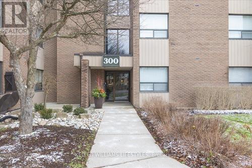 211 - 300 Everglade Crescent, London, ON - Outdoor