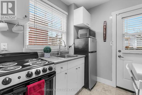 209 Stevenson Street S, Guelph (St. Patrick'S Ward), ON - Indoor Photo Showing Kitchen