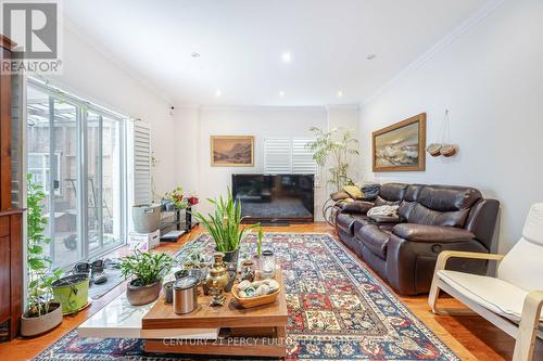 206 Finch Avenue E, Toronto, ON - Indoor Photo Showing Living Room