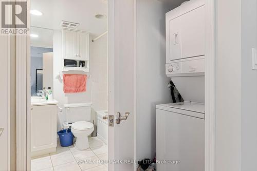 505 - 410 Queens Quay, Toronto, ON - Indoor Photo Showing Laundry Room