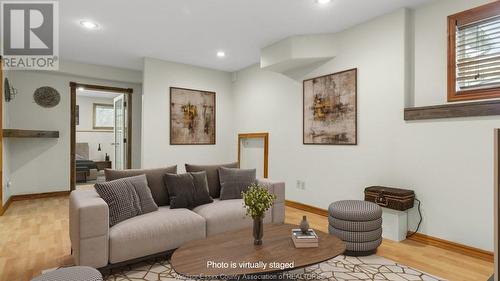 470 State Street, Lasalle, ON - Indoor Photo Showing Living Room