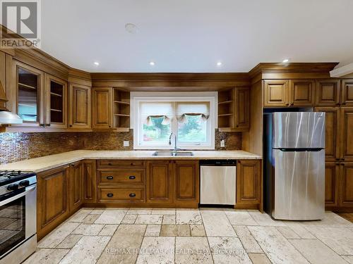 86 Ruggles Avenue, Richmond Hill, ON - Indoor Photo Showing Kitchen With Stainless Steel Kitchen With Double Sink