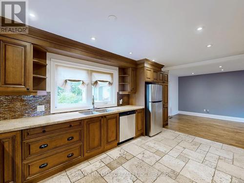 86 Ruggles Avenue, Richmond Hill, ON - Indoor Photo Showing Kitchen With Double Sink