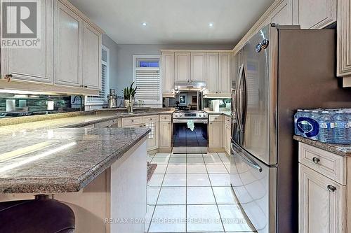 1 Silverflower Avenue, Markham, ON - Indoor Photo Showing Kitchen