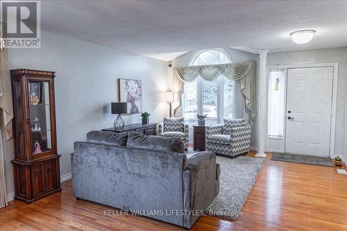 89 - 1241 Beaverbrook Avenue, London, ON - Indoor Photo Showing Living Room