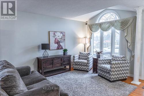 89 - 1241 Beaverbrook Avenue, London, ON - Indoor Photo Showing Living Room