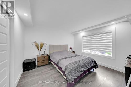 759 Essa Road, Barrie, ON - Indoor Photo Showing Bedroom