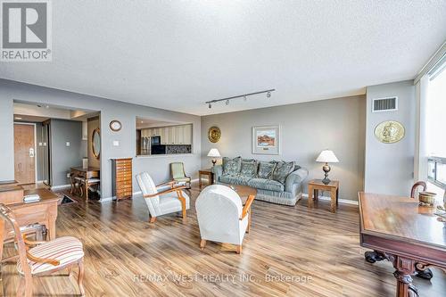 606 - 320 Mill Street S, Brampton, ON - Indoor Photo Showing Living Room