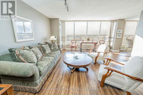 606 - 320 Mill Street S, Brampton, ON - Indoor Photo Showing Living Room