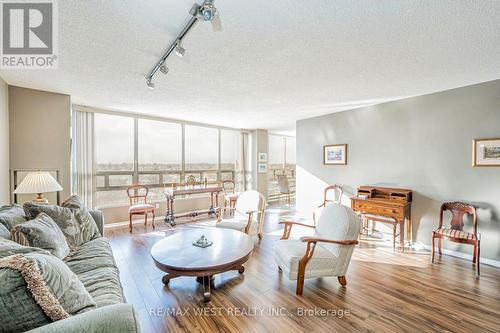 606 - 320 Mill Street S, Brampton, ON - Indoor Photo Showing Living Room