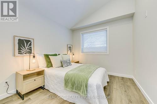 269 Kenwood Avenue, Burlington, ON - Indoor Photo Showing Bedroom