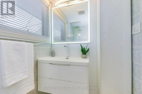 269 Kenwood Avenue, Burlington, ON - Indoor Photo Showing Bathroom