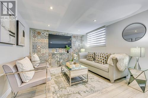 269 Kenwood Avenue, Burlington, ON - Indoor Photo Showing Living Room