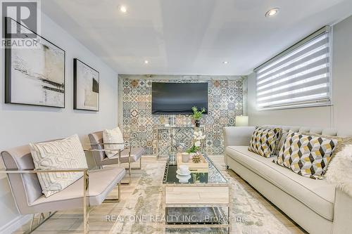 269 Kenwood Avenue, Burlington, ON - Indoor Photo Showing Living Room