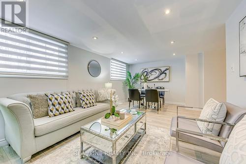 269 Kenwood Avenue, Burlington, ON - Indoor Photo Showing Living Room