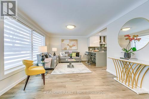 269 Kenwood Avenue, Burlington, ON - Indoor Photo Showing Living Room