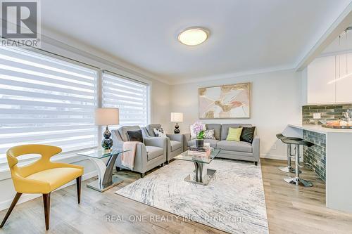 269 Kenwood Avenue, Burlington, ON - Indoor Photo Showing Living Room