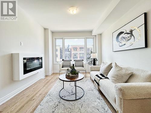 6 Marvin Avenue, Oakville, ON - Indoor Photo Showing Living Room