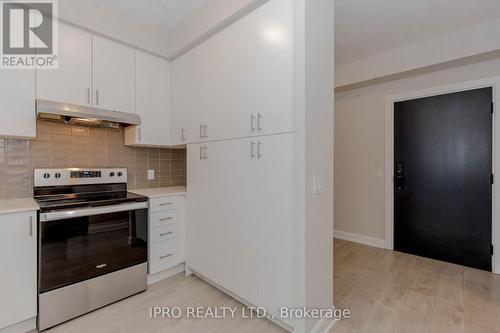 419 - 3220 William Coltson Avenue, Oakville, ON - Indoor Photo Showing Kitchen