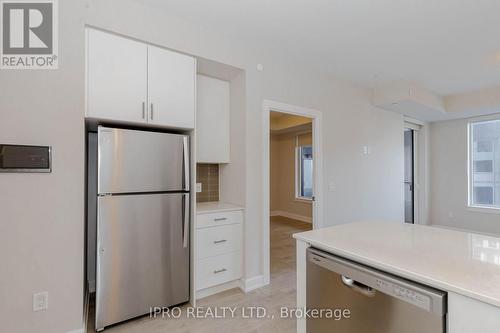 419 - 3220 William Coltson Avenue, Oakville, ON - Indoor Photo Showing Kitchen