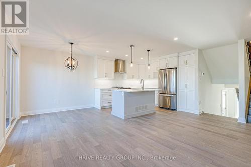 16 - 2261 Linkway Boulevard, London, ON - Indoor Photo Showing Kitchen With Upgraded Kitchen