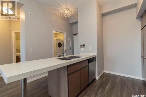 313 225 Maningas Bend, Saskatoon, SK - Indoor Photo Showing Kitchen With Double Sink