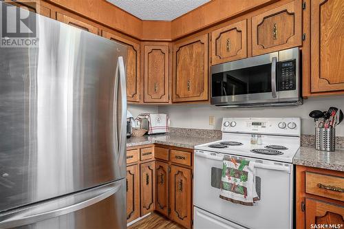 847 Delaronde Way, Saskatoon, SK - Indoor Photo Showing Kitchen