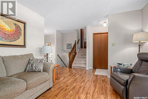 847 Delaronde Way, Saskatoon, SK - Indoor Photo Showing Living Room