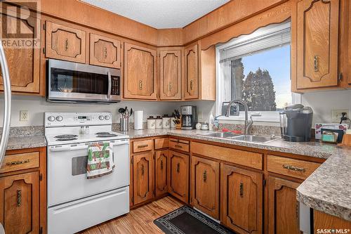 847 Delaronde Way, Saskatoon, SK - Indoor Photo Showing Kitchen With Double Sink