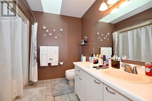 1042 Finch Drive, Sarnia, ON - Indoor Photo Showing Bathroom