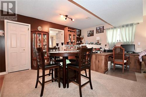 1042 Finch Drive, Sarnia, ON - Indoor Photo Showing Dining Room