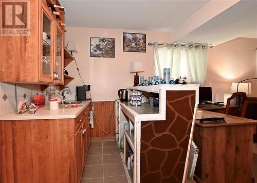 1042 Finch Drive, Sarnia, ON - Indoor Photo Showing Kitchen