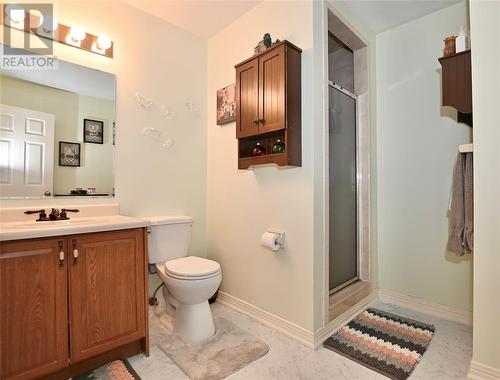 1042 Finch Drive, Sarnia, ON - Indoor Photo Showing Bathroom