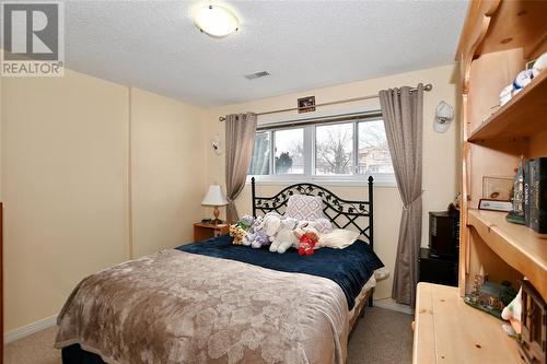 1042 Finch Drive, Sarnia, ON - Indoor Photo Showing Bedroom