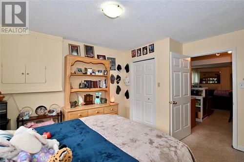 1042 Finch Drive, Sarnia, ON - Indoor Photo Showing Bedroom