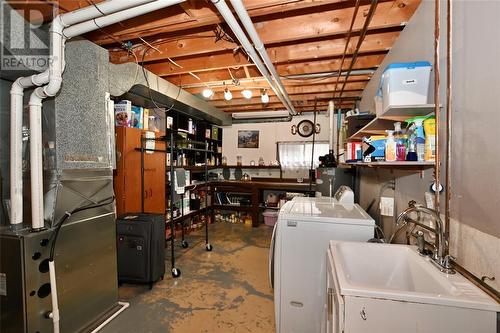 1042 Finch Drive, Sarnia, ON - Indoor Photo Showing Laundry Room