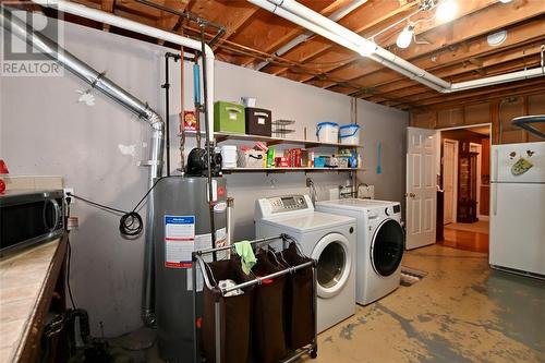 1042 Finch Drive, Sarnia, ON - Indoor Photo Showing Laundry Room