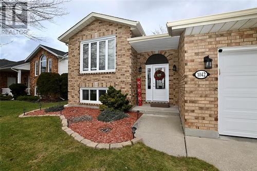 1042 Finch Drive, Sarnia, ON - Outdoor With Facade